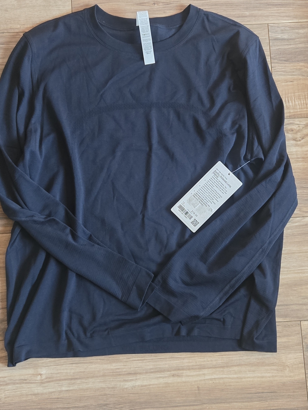 lululemon athletica Long Sleeve Tee in Black